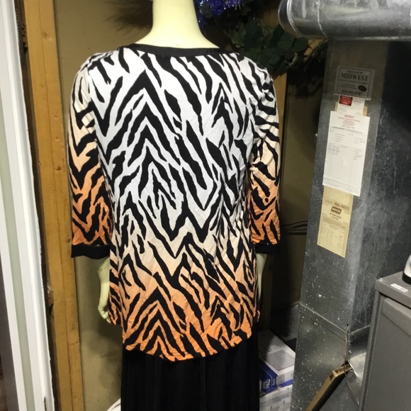 Ala Carte Travel Top - Picture 8 of 16